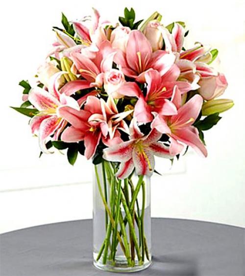 Нужно ли обрезать лилии в вазе. Как сохранить лилии свежими