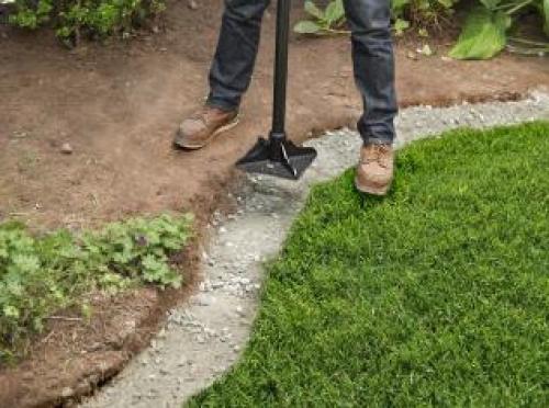 Что посадить по краю газона. Граница между газоном и клумбой – пошаговый мастер-класс