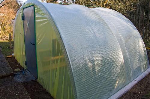 Использование укрывного материала в теплице. Обзор видов и производителей укрывного материала для теплиц: какой выбрать, как установить, рейтинг лучших