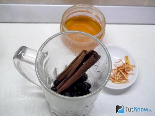 Чай с черной смородиной. Польза черной смородины в чае 23