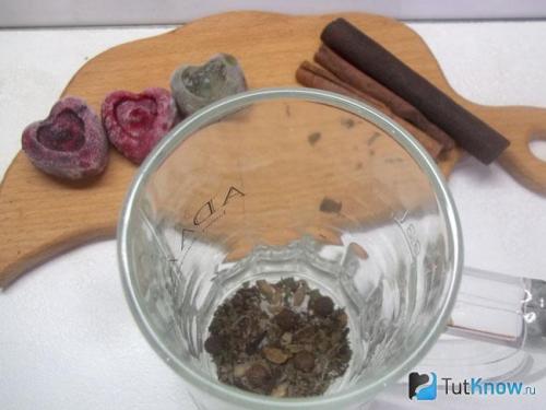 Чай с черной смородиной. Польза черной смородины в чае 04