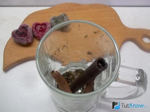 Чай с черной смородиной. Польза черной смородины в чае 05