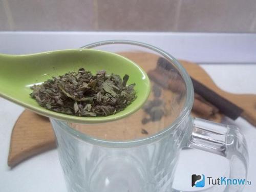 Чай с черной смородиной. Польза черной смородины в чае 03