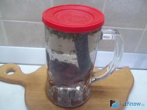 Чай с черной смородиной. Польза черной смородины в чае 08