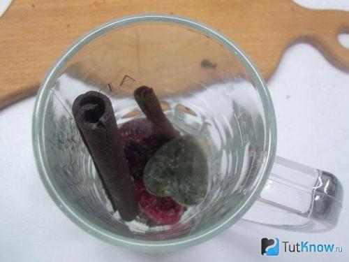 Чай с черной смородиной. Польза черной смородины в чае 06