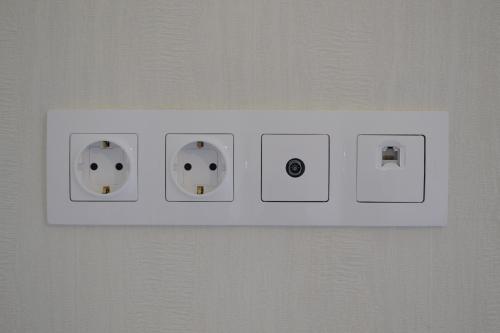 Какие розетки выбрать. Розетки в квартире: какие лучше ставить? Самые популярные виды и их характеристики