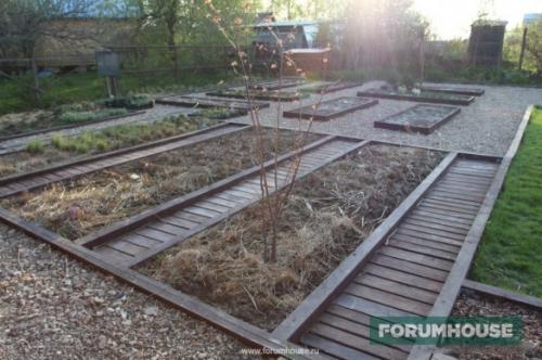 Простой дизайн дачного участка. Сапожник в сапогах: небольшой сад-питомник ландшафтных дизайнеров