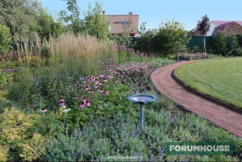 Простой дизайн дачного участка. Сапожник в сапогах: небольшой сад-питомник ландшафтных дизайнеров