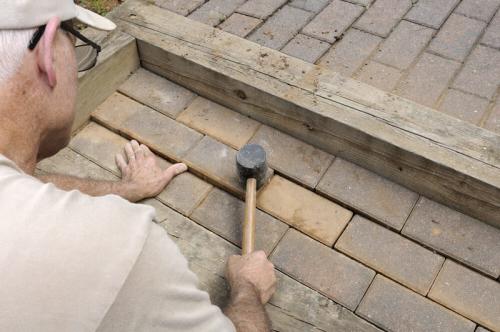 Как сделать красивую дорожку для газонов и лужаек перед домом 11