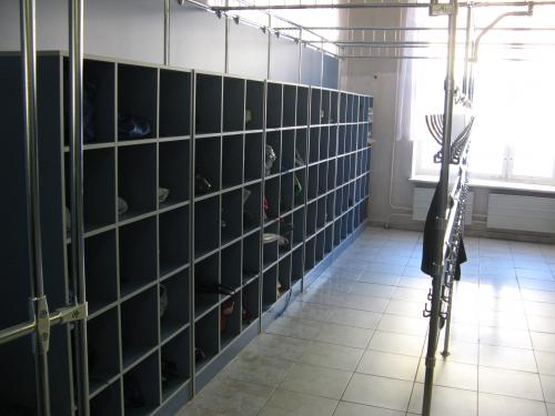 Удобный и функциональный шкафчик для раздевалки в школе 03 Удобный и функциональный шкафчик для раздевалки в школе 03