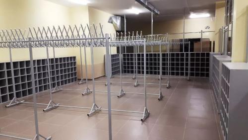 Удобный и функциональный шкафчик для раздевалки в школе 04 Удобный и функциональный шкафчик для раздевалки в школе 04