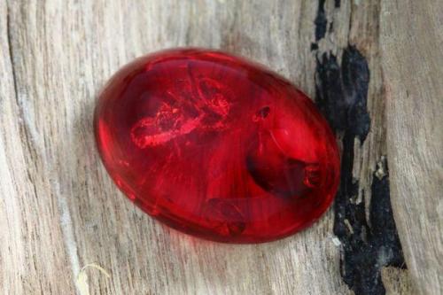 Какие ценности придает янтарь в ювелирном деле. Разновидности и цвета