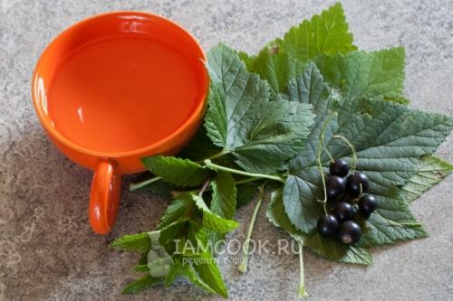 Какие рецепты можно использовать для приготовления чая из ягод и листьев черной смородины
