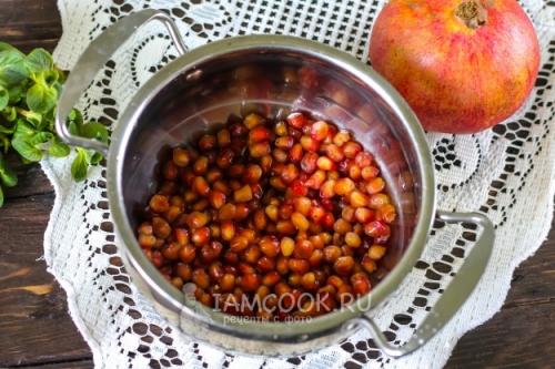 Какие ингредиенты нужны для приготовления компота из граната и яблок