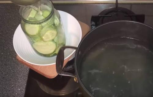 Кабачки по-фински на зиму. Хрустящие маринованные кабачки: самый вкусный рецепт на зиму без стерилизации