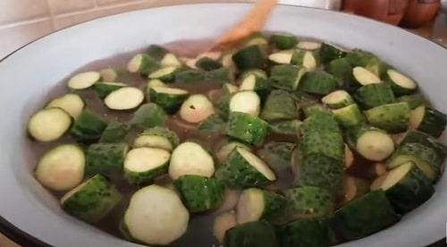 Огурчики маринованные по-фински. Маринованные огурцы по-фински на зиму – самый вкусный рецепт