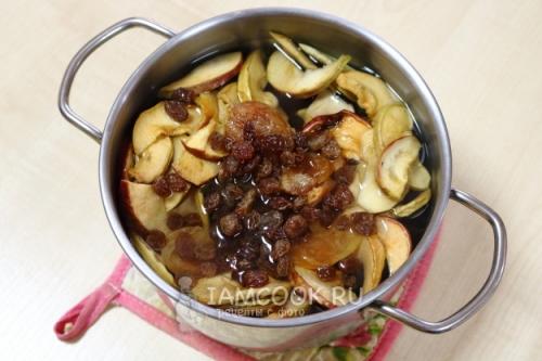 Какие ингредиенты нужны для приготовления компота из яблок сушеных и изюма