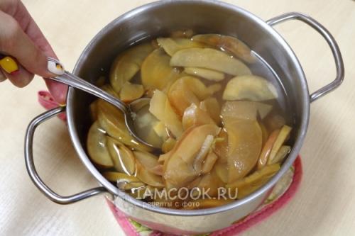 Вкусный и полезный компот из яблок сушеных и изюма 06