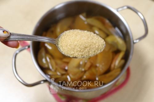 Вкусный и полезный компот из яблок сушеных и изюма 07