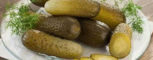 Огурцы маринованные сладко острые. Сладкие огурцы на зиму маринованные – 8 рецептов хрустящих огурцов