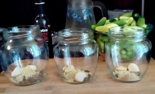 Огурцы по-венгерски кусочками. Маринованные огурцы по-венгерски на зиму – классический рецепт