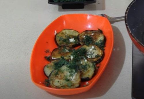 Баклажаны жареные с укропом и чесноком. Баклажаны, жареные с чесноком на сковороде — лучшие рецепты