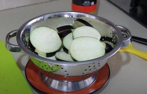 Баклажаны жареные с укропом и чесноком. Баклажаны, жареные с чесноком на сковороде — лучшие рецепты