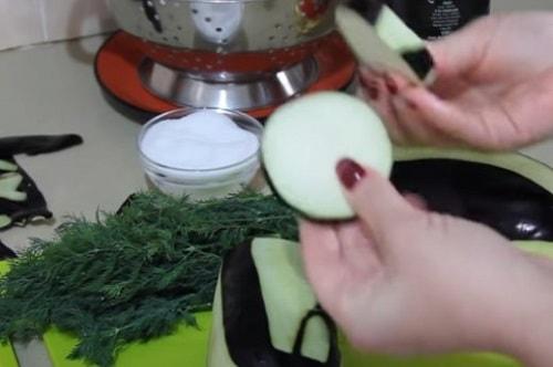 Баклажаны жареные с укропом и чесноком. Баклажаны, жареные с чесноком на сковороде — лучшие рецепты