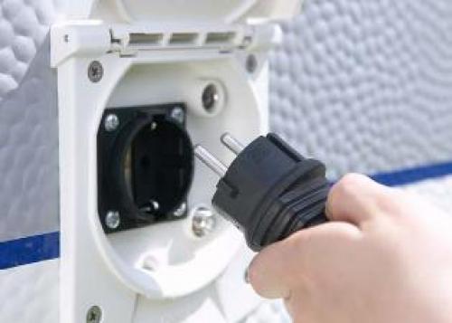 Как вывести внешнюю розетку на стене