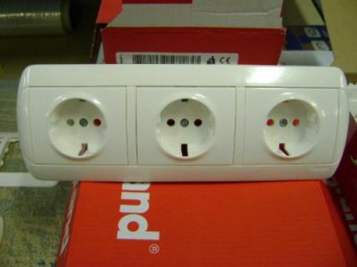 Какие инструменты и материалы необходимы для подключения наружной тройной розетки