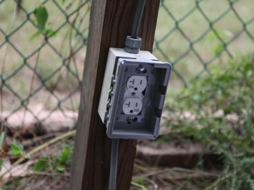 Как обеспечить надёжную электробезопасность при монтаже блока наружных розеток