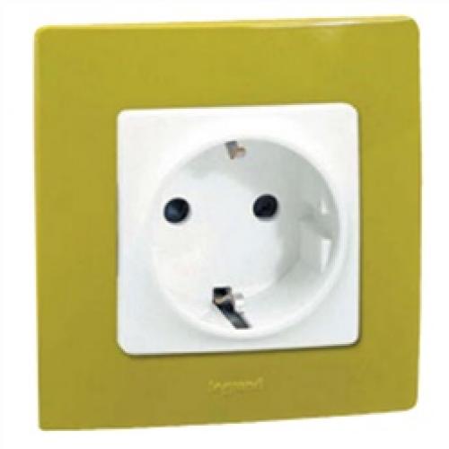 Накладные розетки: как правильно их закрепить 03