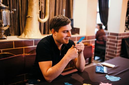 Сколько времени обычно уходит на создание панамы из бумаги. Паперкрафт-мастер Сергей Евстратов: «Люди думают: раз это бумага, стоить должно дёшево»