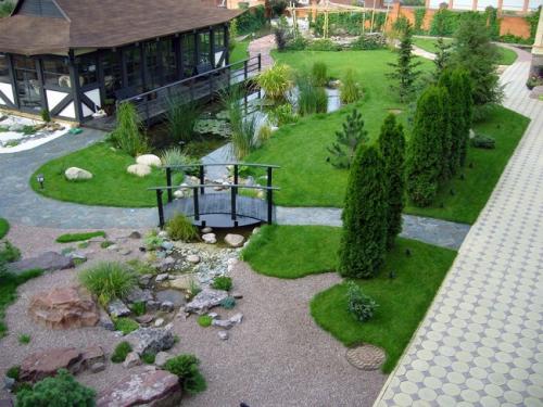 Как красиво оформить газон перед домом. Оформление газона своими руками 14