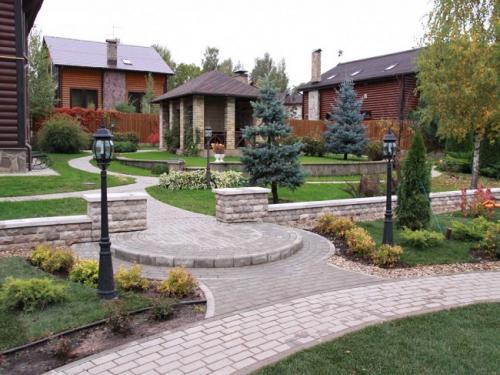 Как красиво оформить газон перед домом. Оформление газона своими руками 15