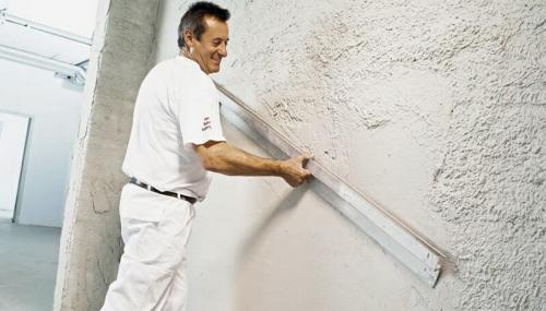 Как нанести штукатурку на короед, чтобы она была ровной и гладкой